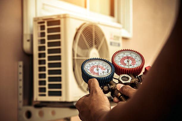Professional Hvac technician working in Middleburg, VA